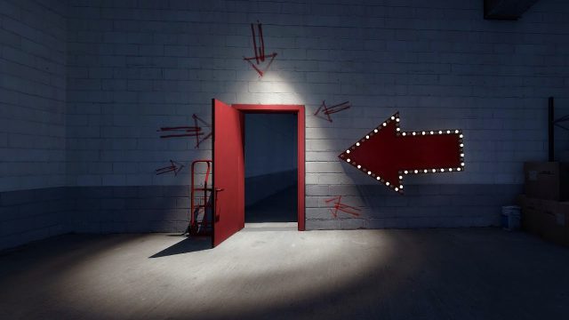 https://www.vigamusacademy.com/beta/wp-content/uploads/2021/06/The-Door-Problem-The-Stanley-Parable-1506-640x360.jpg